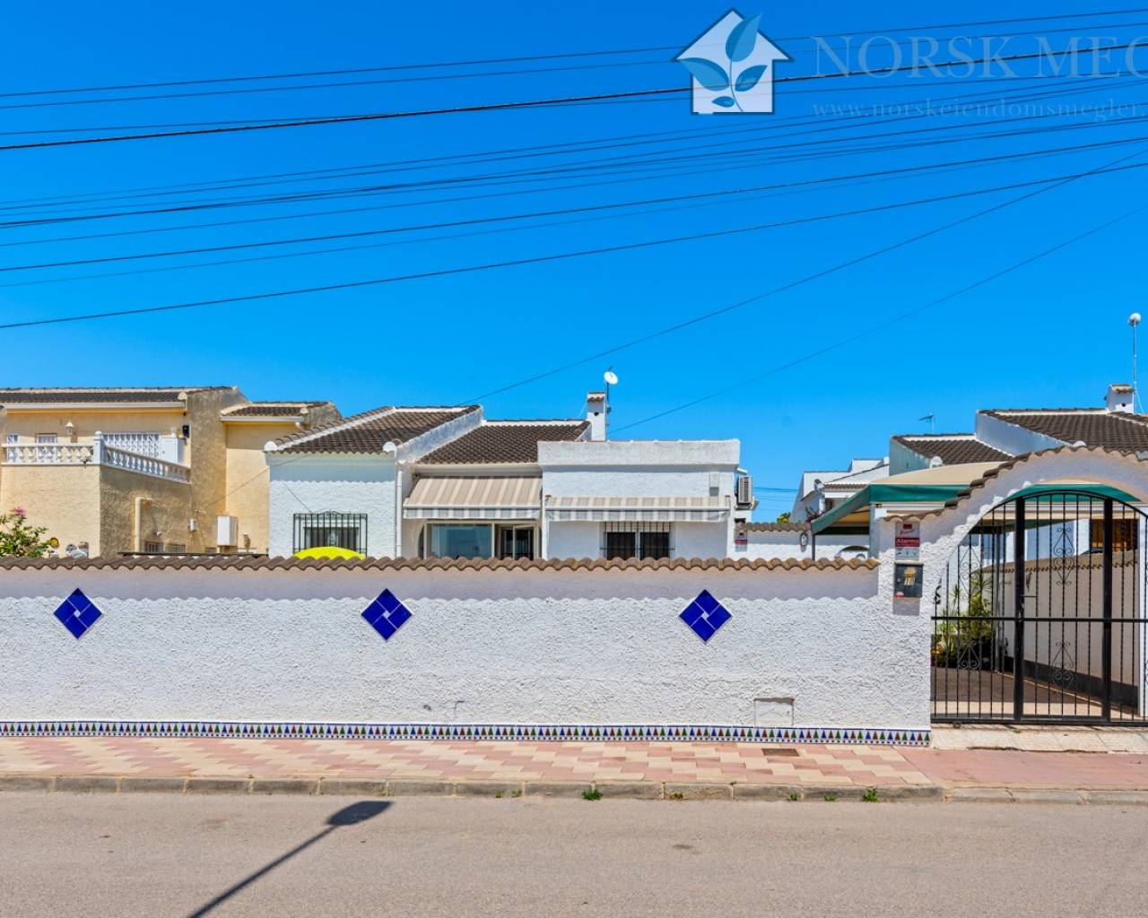 Villa - Resale - Torrevieja - La Siesta - El Salado -  Torreta